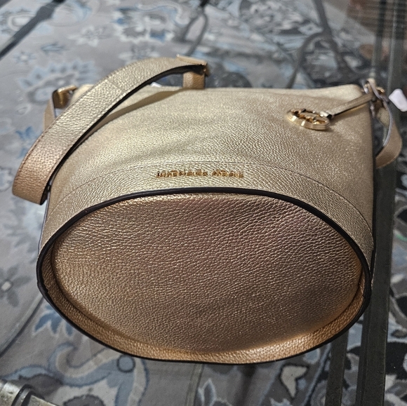 Michael Kors Townsend Small Metallic Gold Pebbled Leather Bucket Crossbody Bag - Picture 8 of 10